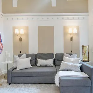  Apartment Victoria's Parliamentary With Private Rooftop Patio & Harbour View
